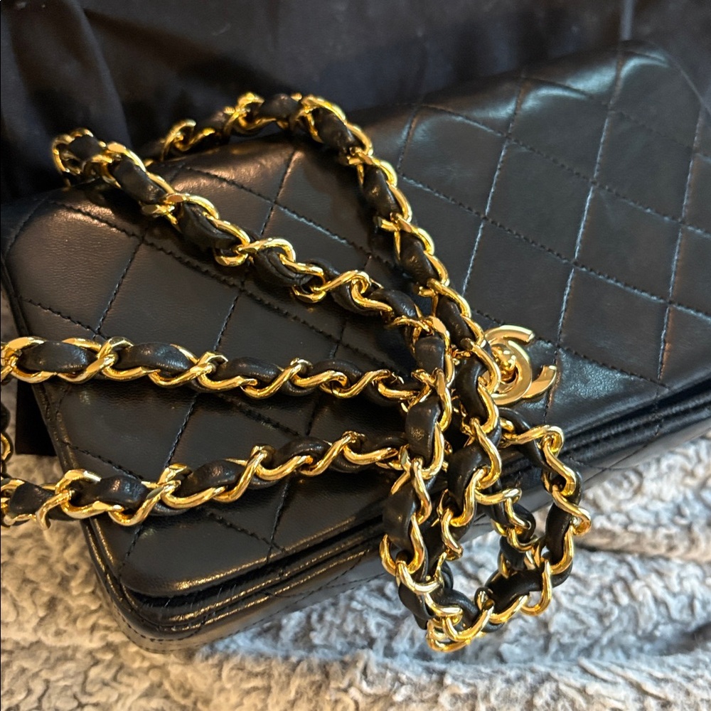 CHANEL mini Matelasse Lambskin Full Flap. - Picture 13 of 17